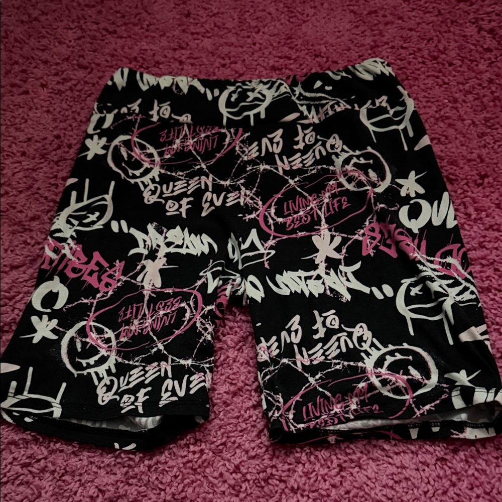 Black & Pink Graffiti Print Women's Bike Shorts